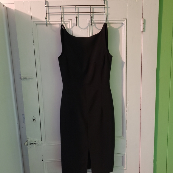 Perfect black dress - Picture 2 of 8